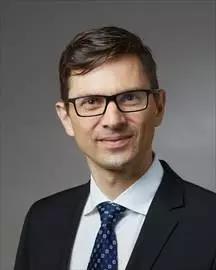 圖7. 耶魯大學(xué)醫(yī)學(xué)院的心臟手術(shù)專家Arnar Geirsson